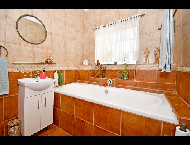 5 BEDROOM HOUSE FOR SALE IN CROSBY